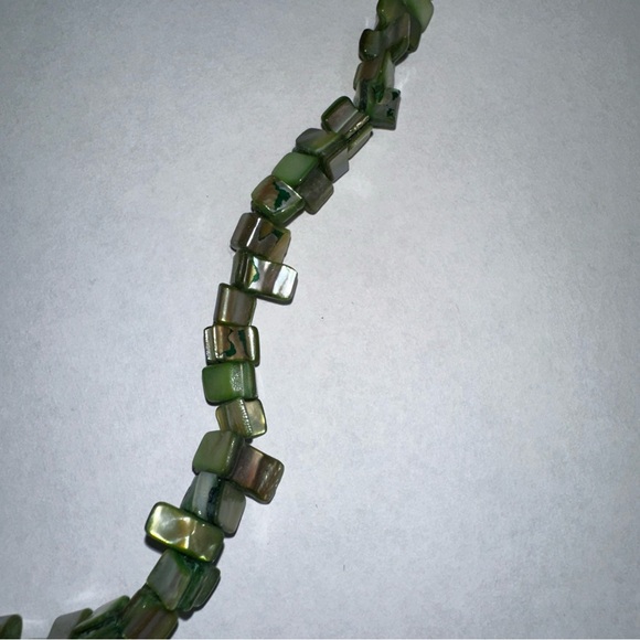 Vintage Mother Of Pearl Green Shell Square Beaded  Iridescent Necklace - Picture 5 of 7